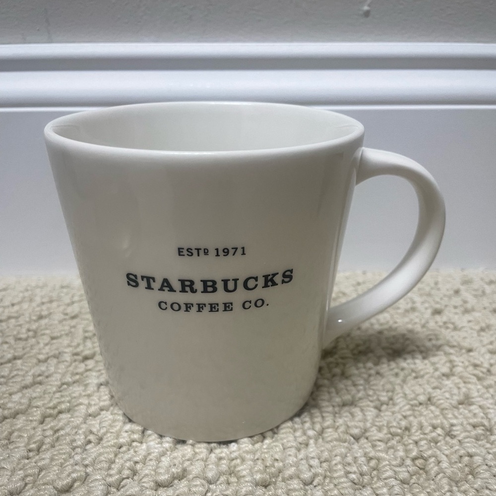 NWOT Starbucks Coffee Mug 2010 White Bone China Large